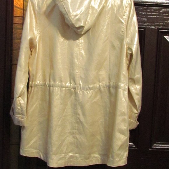 Chico's Zenergy Lightweight Gold Shine Anorak Polyester Jacket sz 1 = Med/8 NWT - Picture 8 of 10
